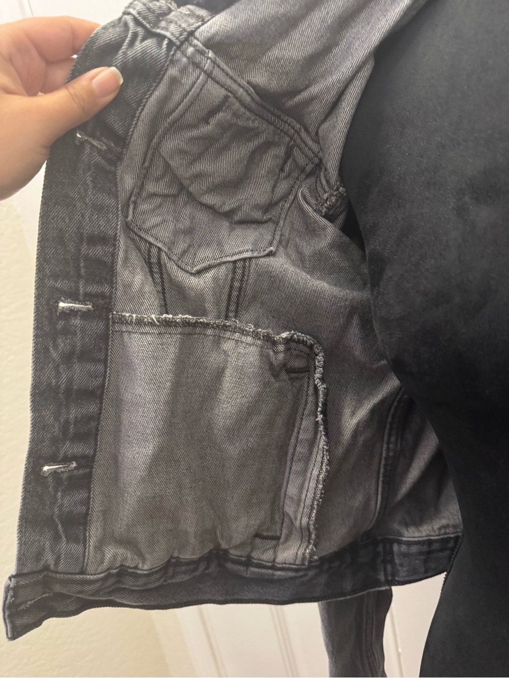 Levi's Women's Washed Black Denim Jacket - Picture 3 of 7